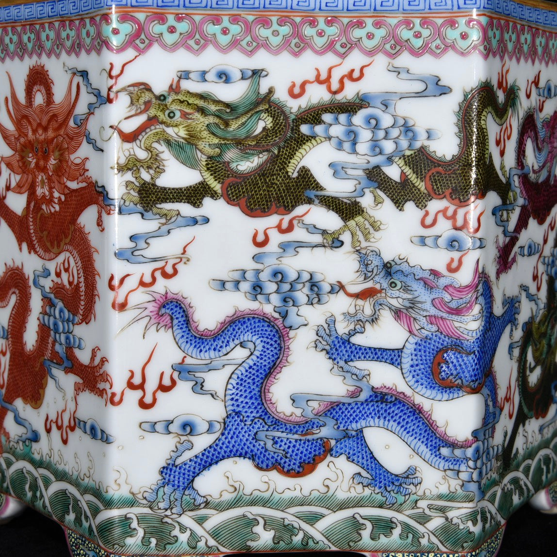 A1190 Chinese Qing Dynasty Gilt Edge Famille Rose Clouds Dragon Design Porcelain Brush Pot