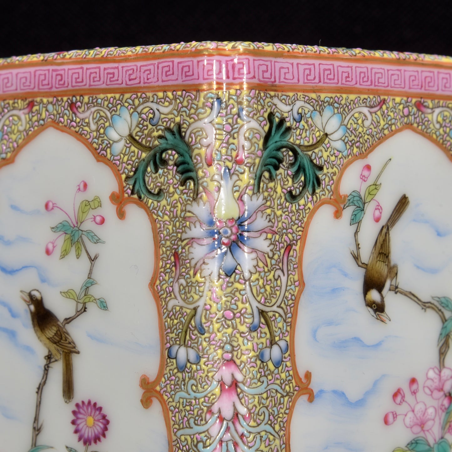 A1219 Chinese Qing Dynasty Gilt Edge Famille Rose Flowers Bird Design Porcelain Brush Pot