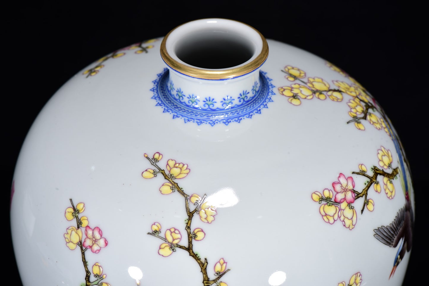 A1326 Chinese Qing Dynasty Gilt Edge Famille Rose Flowers Bird Design Porcelain Vase