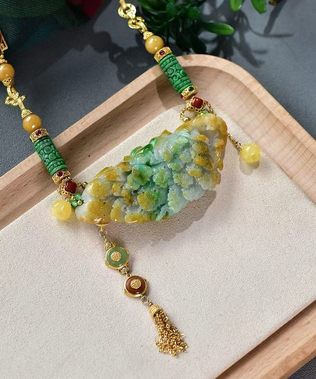 A1350 Exquisite Jadeite Carved Peacock Pendant w Beads Necklace