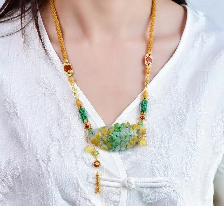A1350 Exquisite Jadeite Carved Peacock Pendant w Beads Necklace
