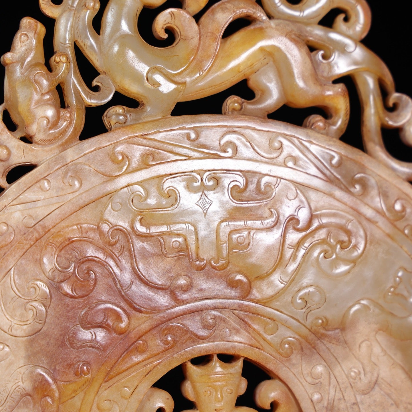 A1355 High Quality Chinese Hetian Jade Dragon Phoenix Jade bi