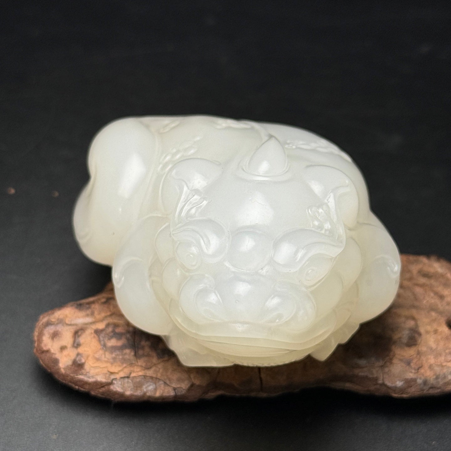 A1395 Superb Chinese White Hetian Jade Carved Fortune Toad Statue