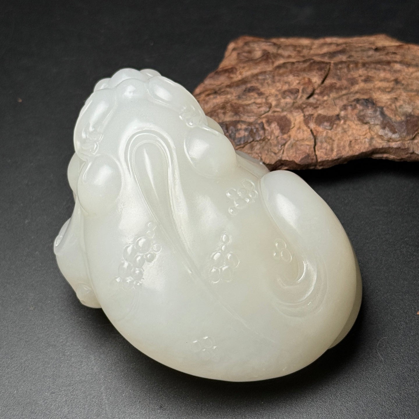 A1395 Superb Chinese White Hetian Jade Carved Fortune Toad Statue