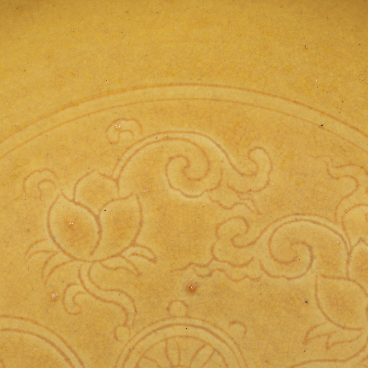 A1405 Chinese Yellow Glaze Flowers Design Porcelain Plate