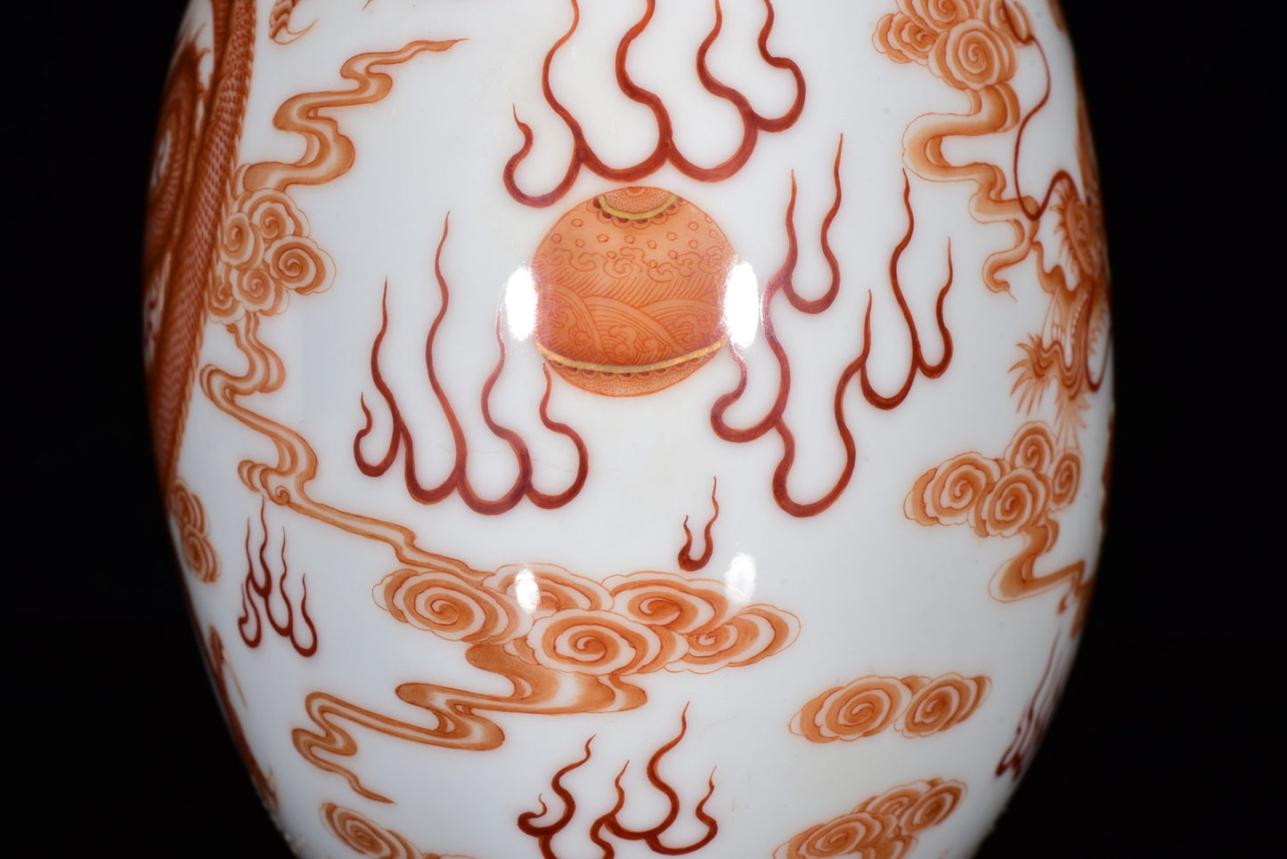 A1410 Chinese Qing Dynasty Iron Red Glaze Clouds Dragon Design Porcelain Vase