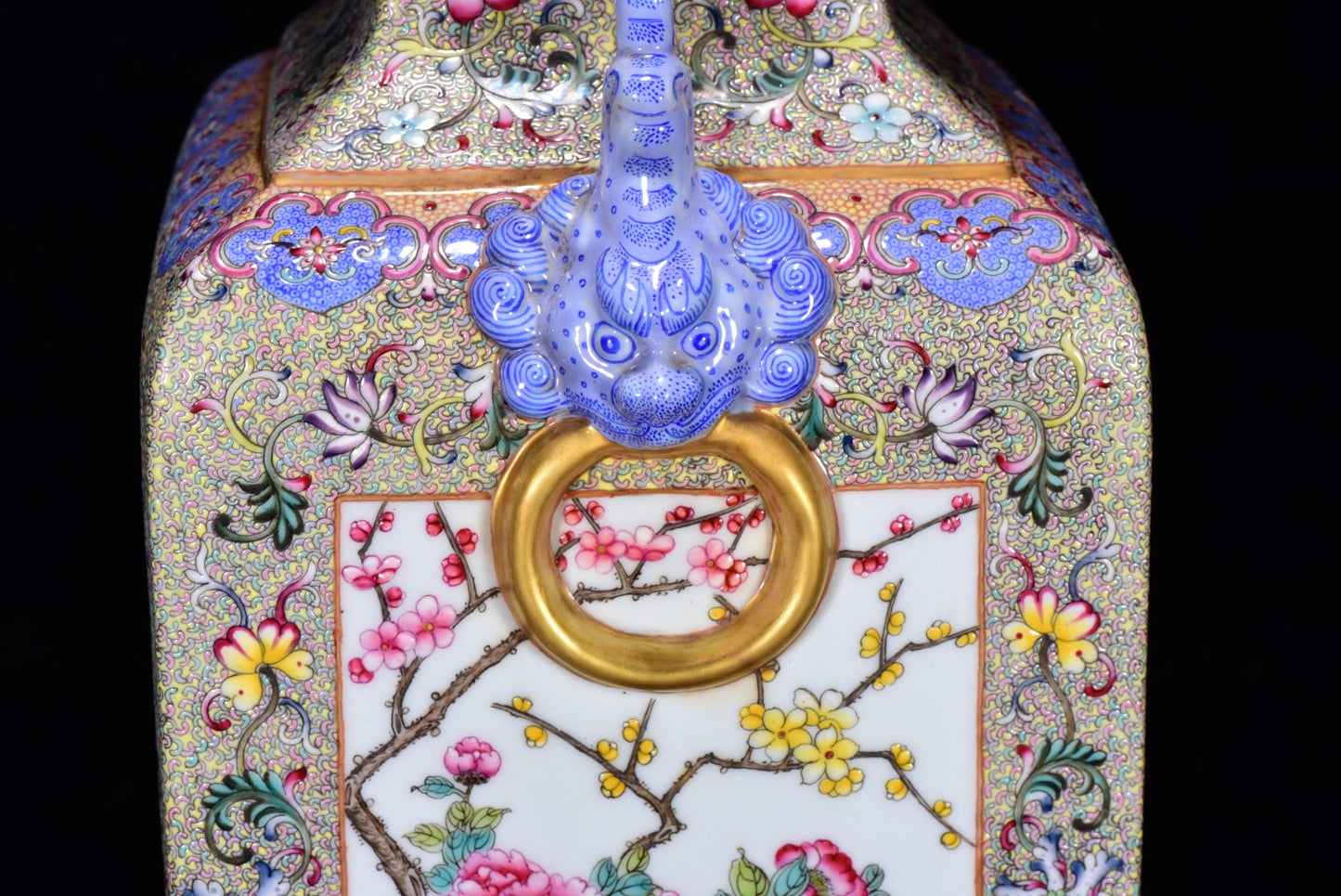 A1435 Chinese Qing Dynasty Gilt Edge Famille Rose Flowers Design Porcelain Vase