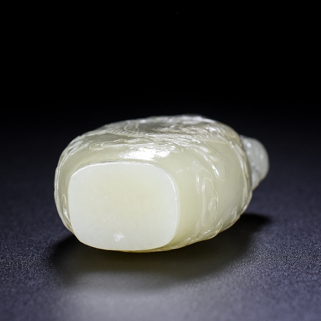 A1454 Superb Chinese Hetian Jade High Relief Bird Snuff Bottle