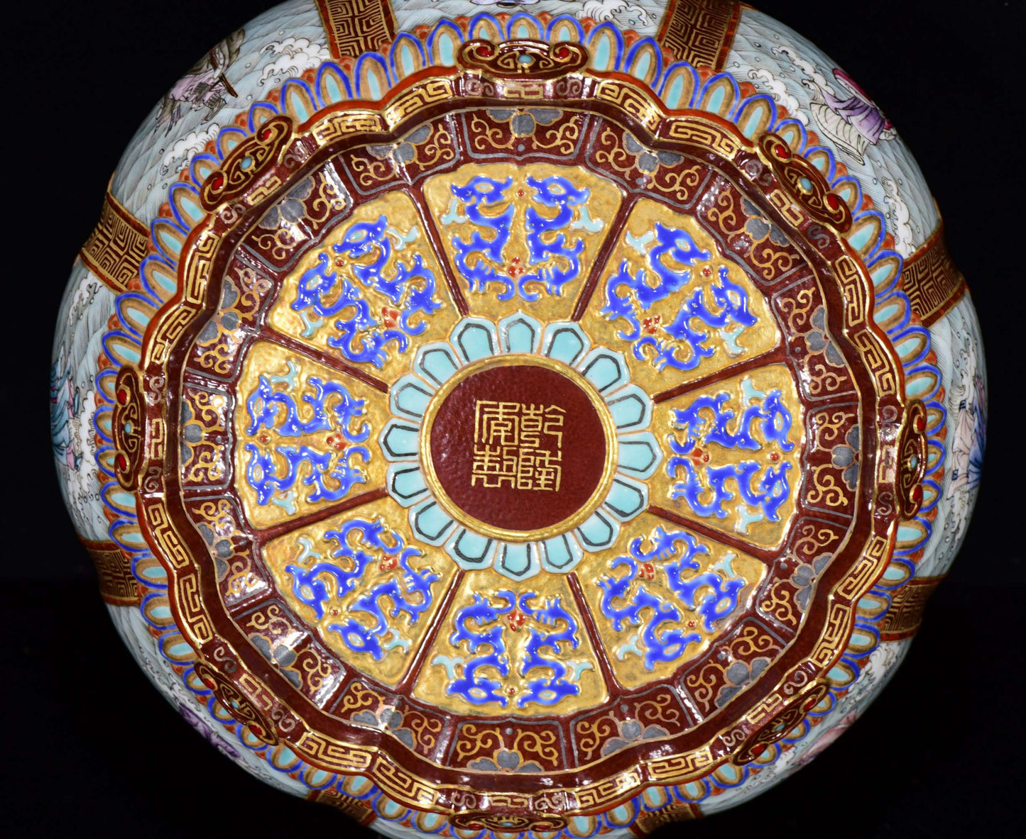 A1457 Chinese Qing Dynasty Gilt Gold Famille Rose Eight Taoism Deity Design Porcelain Pot