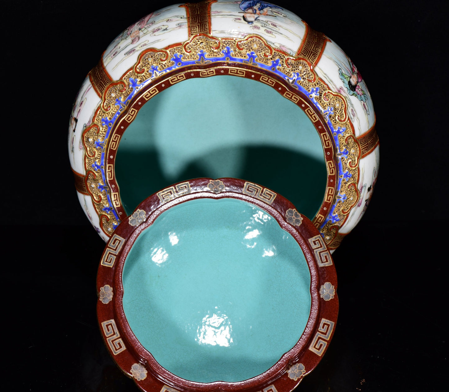 A1457 Chinese Qing Dynasty Gilt Gold Famille Rose Eight Taoism Deity Design Porcelain Pot