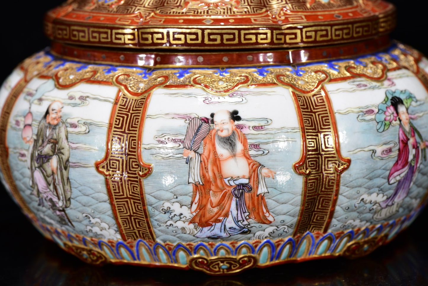 A1457 Chinese Qing Dynasty Gilt Gold Famille Rose Eight Taoism Deity Design Porcelain Pot