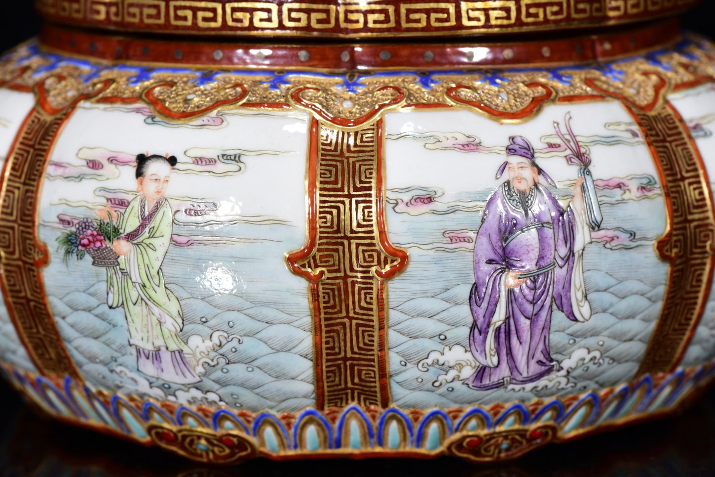 A1457 Chinese Qing Dynasty Gilt Gold Famille Rose Eight Taoism Deity Design Porcelain Pot