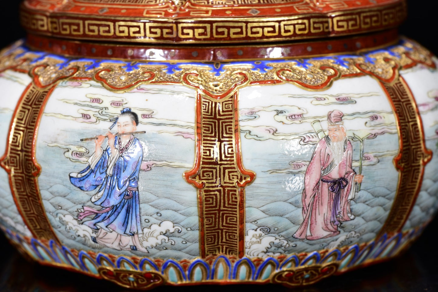 A1457 Chinese Qing Dynasty Gilt Gold Famille Rose Eight Taoism Deity Design Porcelain Pot