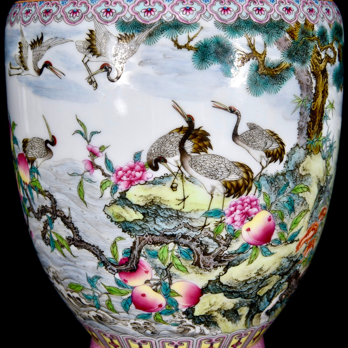 A1463 Chinese Qing Dynasty Gilt Edge Famille Rose Pine Tree & Crane Design Porcelain Vase