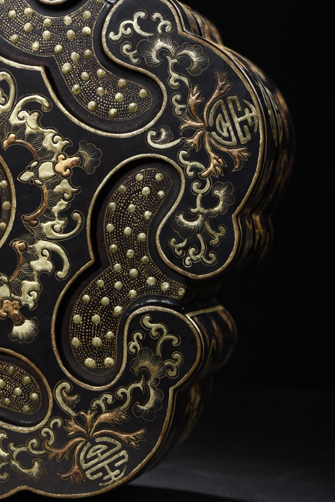 A1478 Chinese Gilt Gold Wooden-cored Lacquerware Jewellery Box