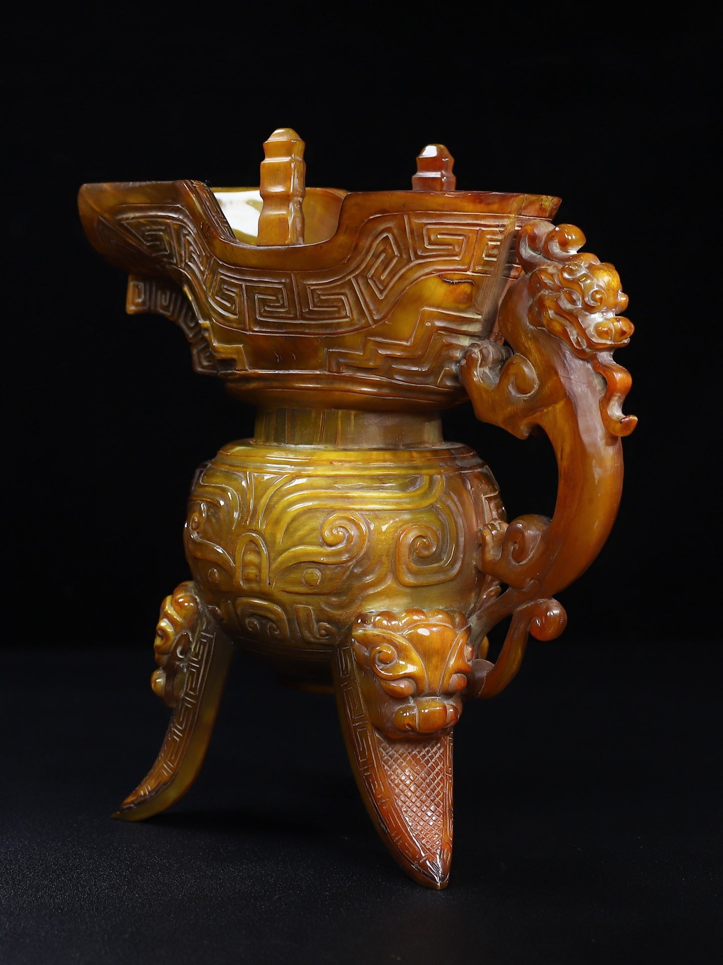 A1505 Vintage Ox Horn Carved Fortune Dragon Wine Cup