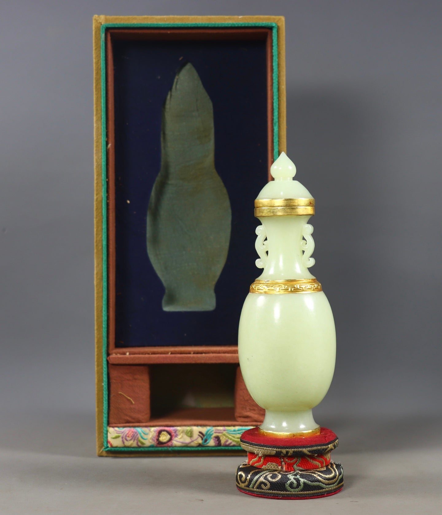 A1514 Chinese Inlaying Gold Edge Hetian Jade Double Ear Vase