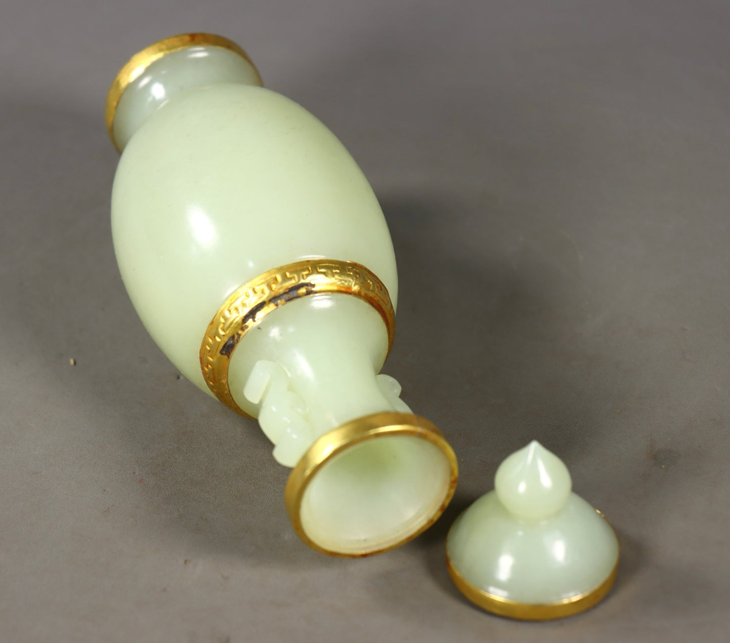 A1514 Chinese Inlaying Gold Edge Hetian Jade Double Ear Vase