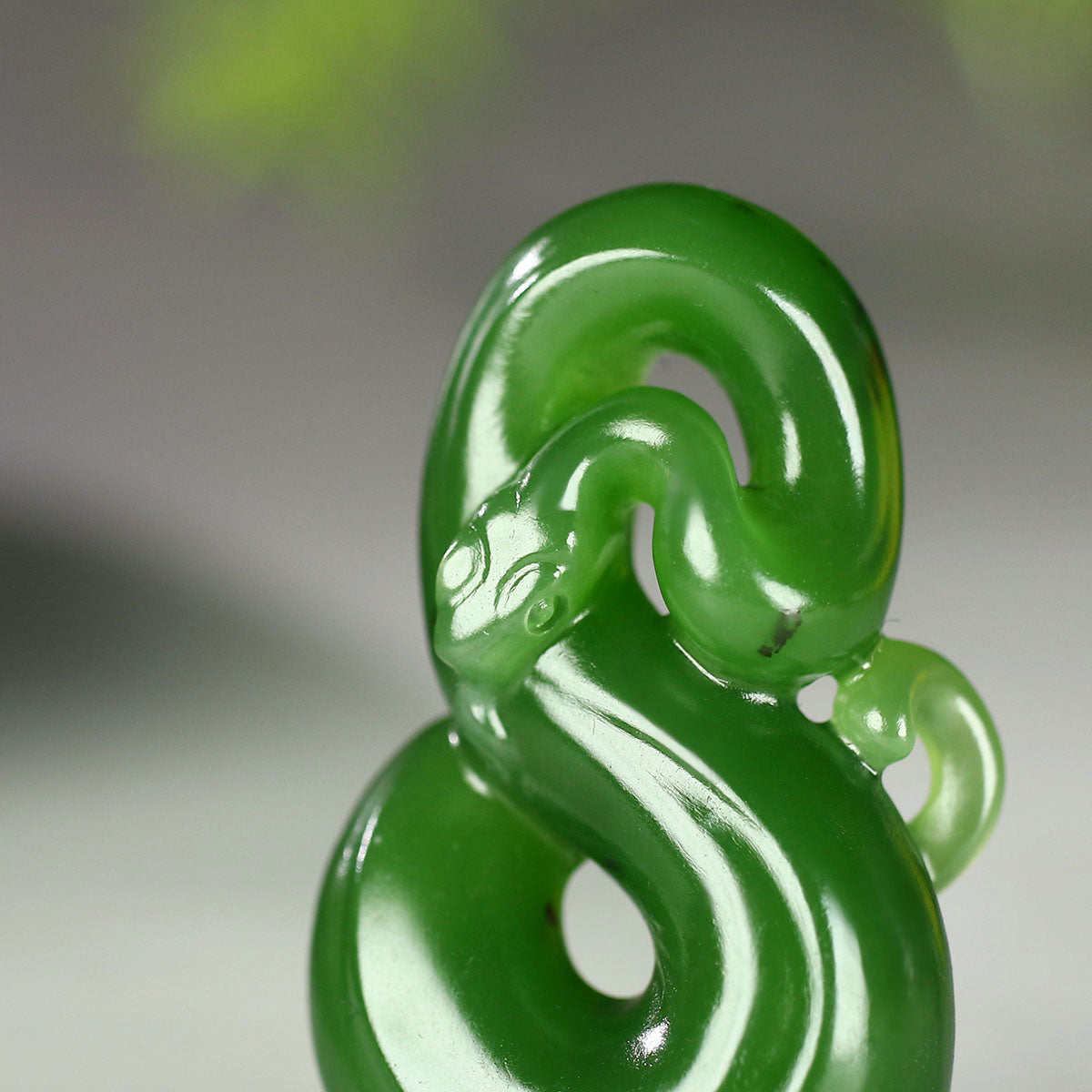 A1524 Superb Chinese Green Hetian Jade Carved Snake Pendant