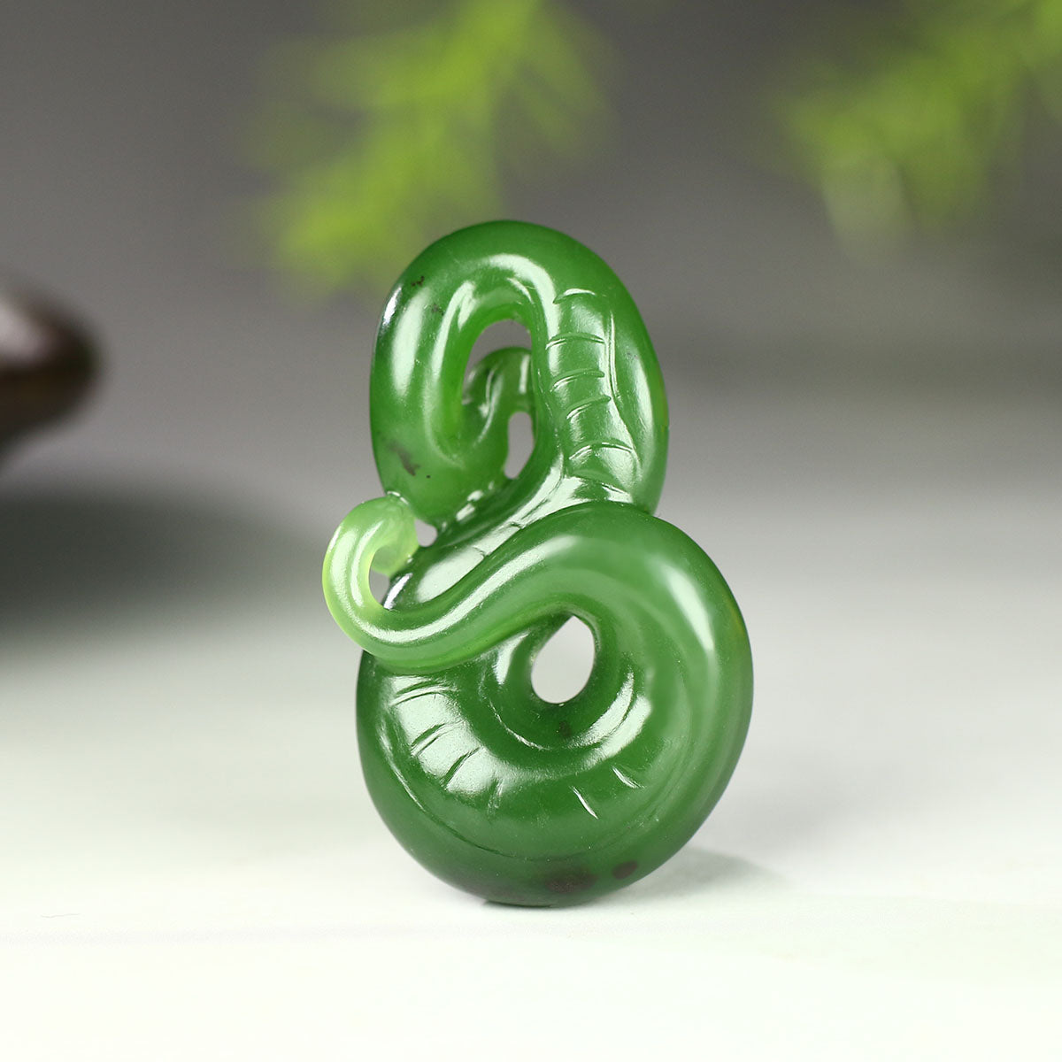 A1524 Superb Chinese Green Hetian Jade Carved Snake Pendant