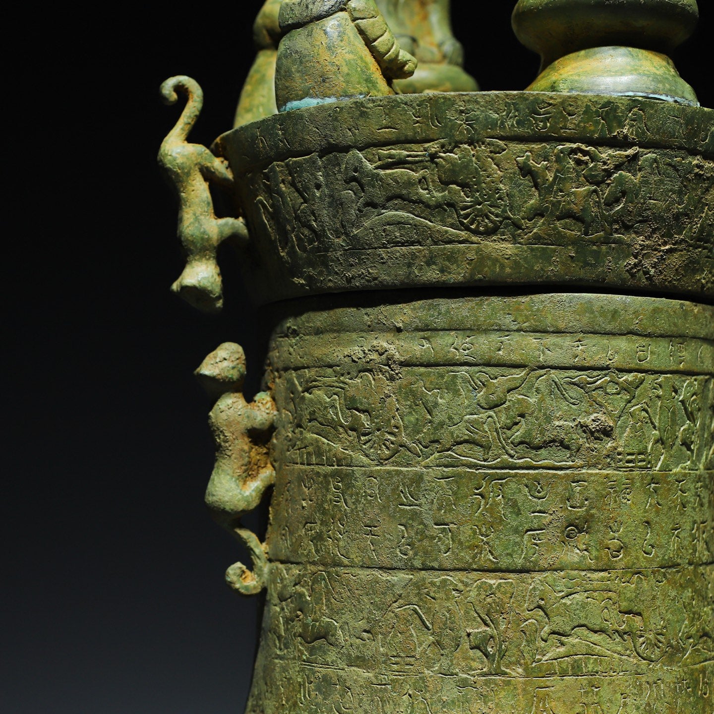 A1526 Vintage Chinese Bronze Figure Storage Pot