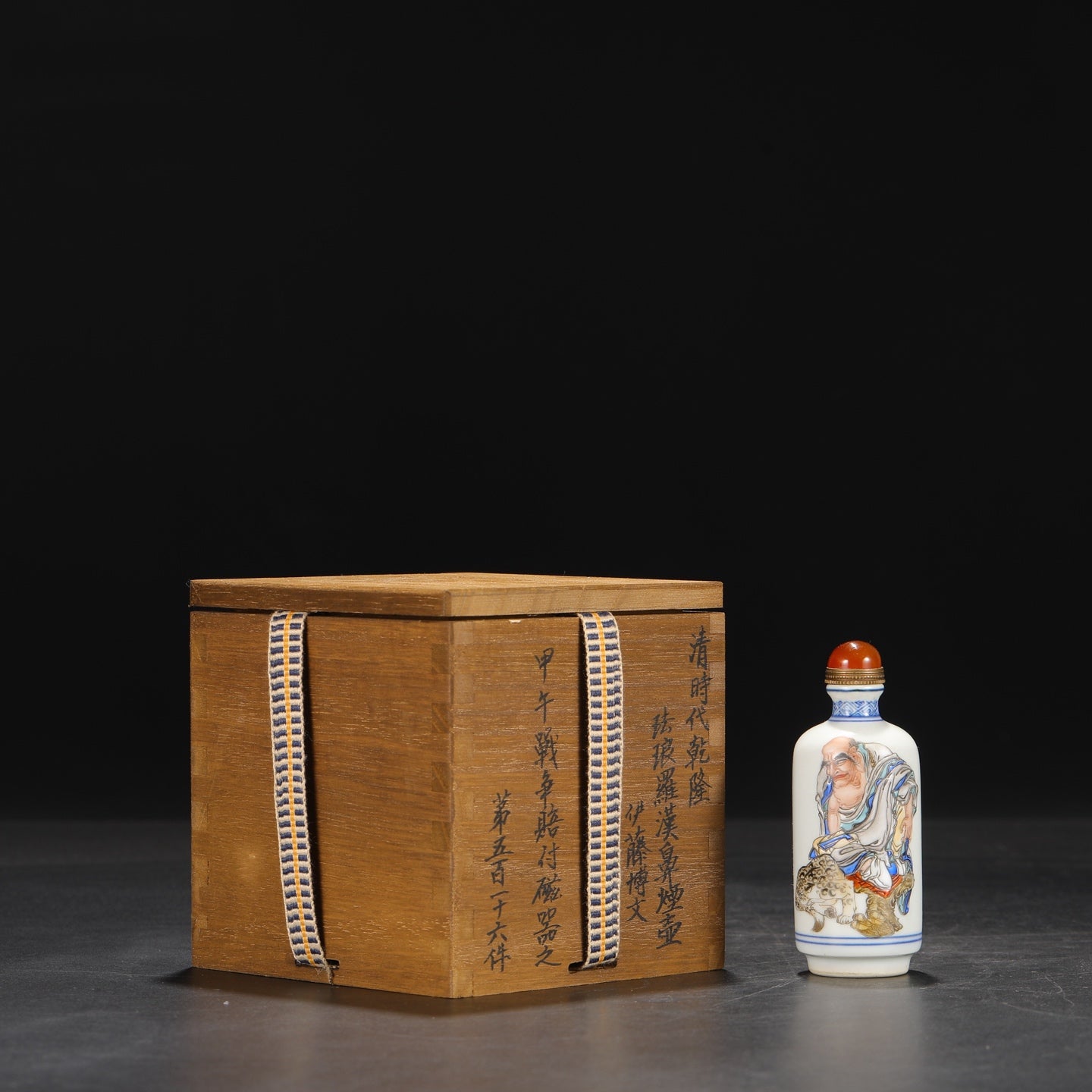A1552 Chinese Famille Rose Arhat Design Porcelain Snuff Bottle