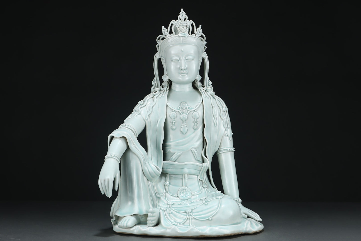 A1555 Chinese Hu Tian Kiln Porcelain Kwan-yin Statue