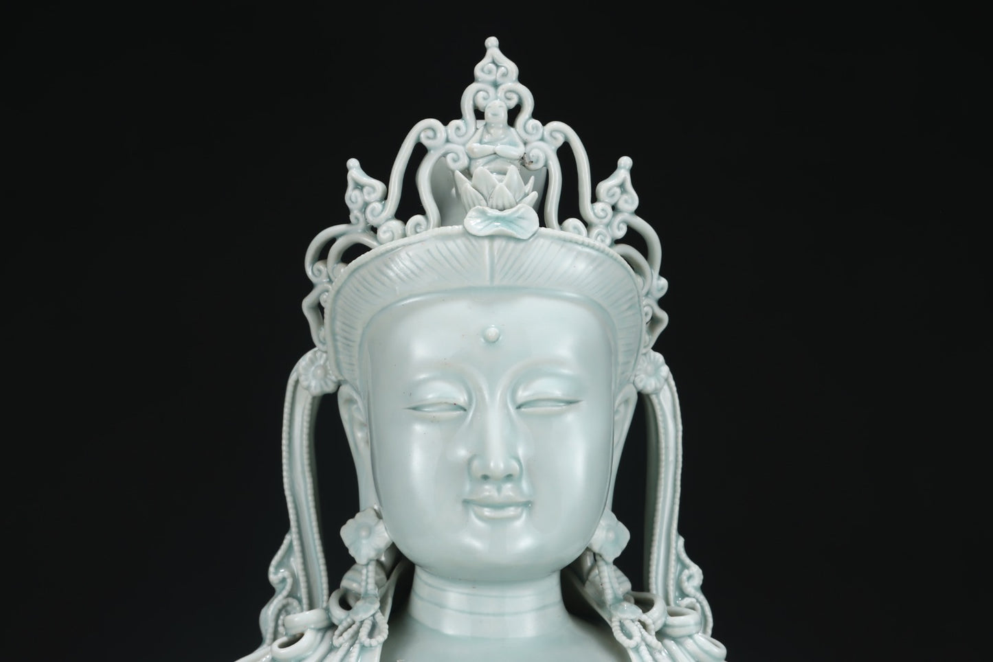 A1555 Chinese Hu Tian Kiln Porcelain Kwan-yin Statue