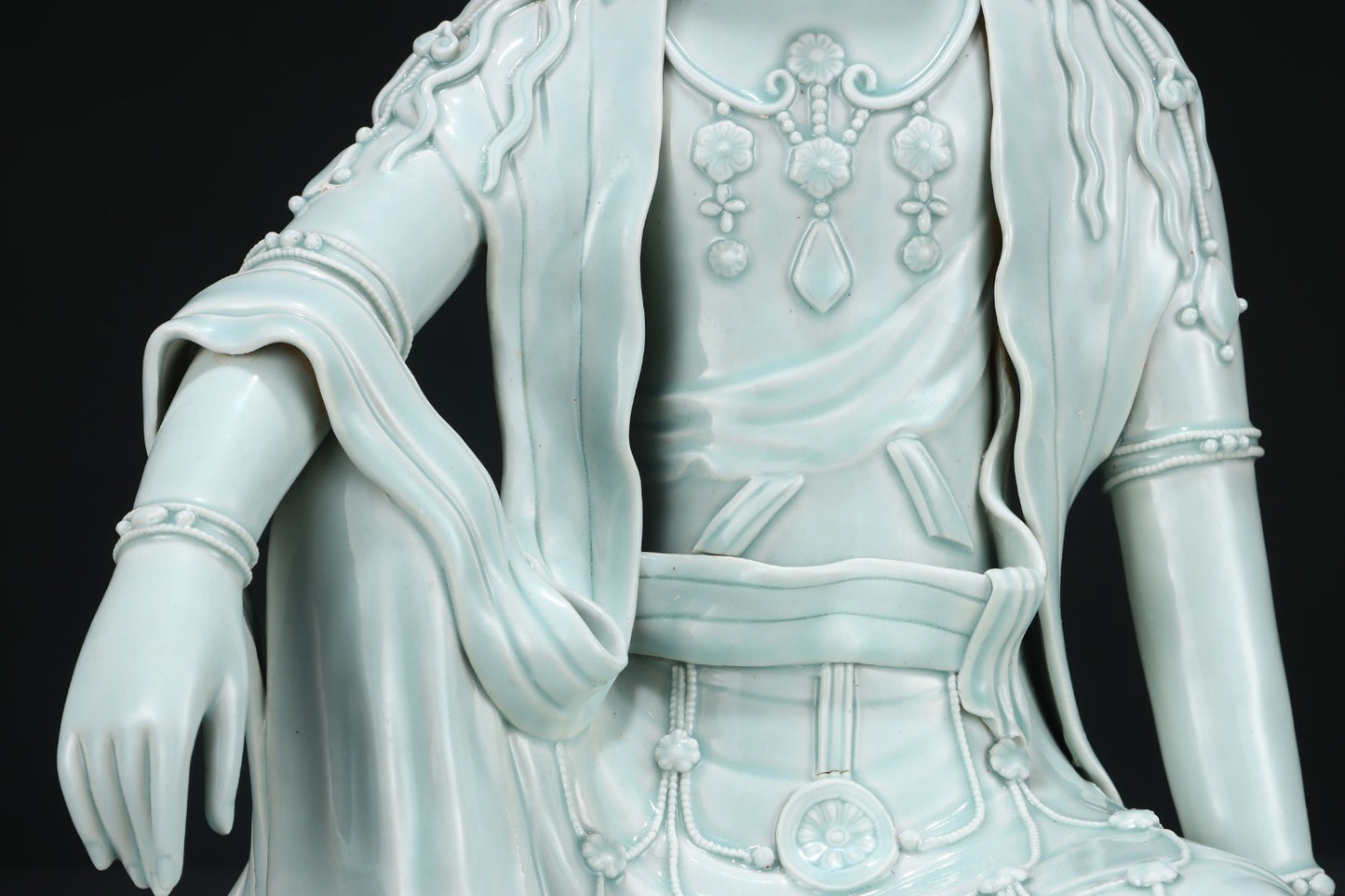 A1555 Chinese Hu Tian Kiln Porcelain Kwan-yin Statue