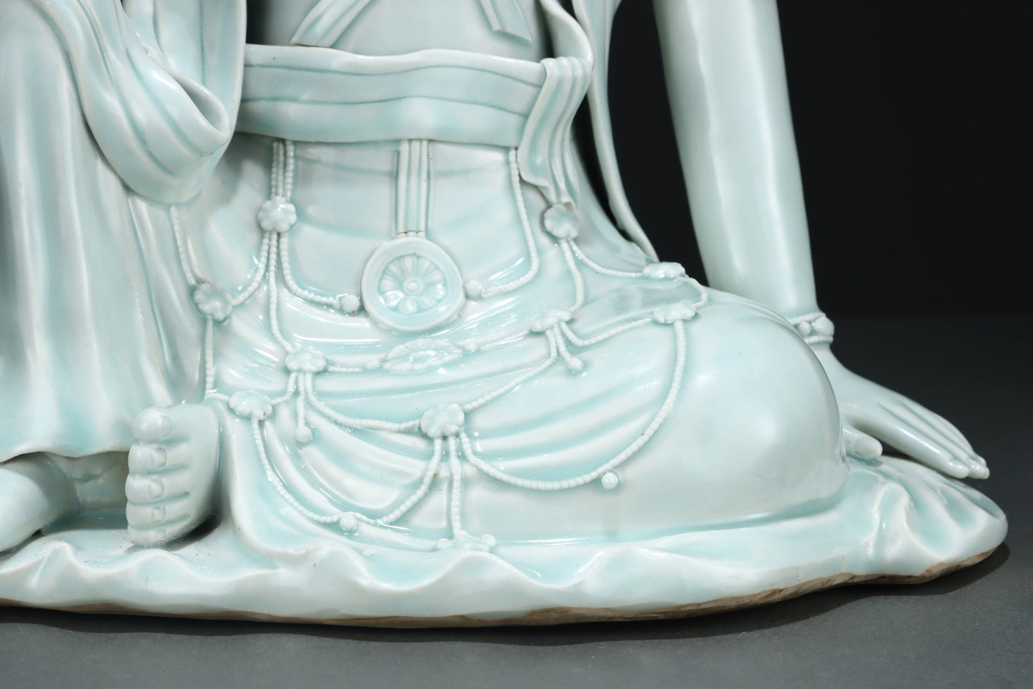 A1555 Chinese Hu Tian Kiln Porcelain Kwan-yin Statue