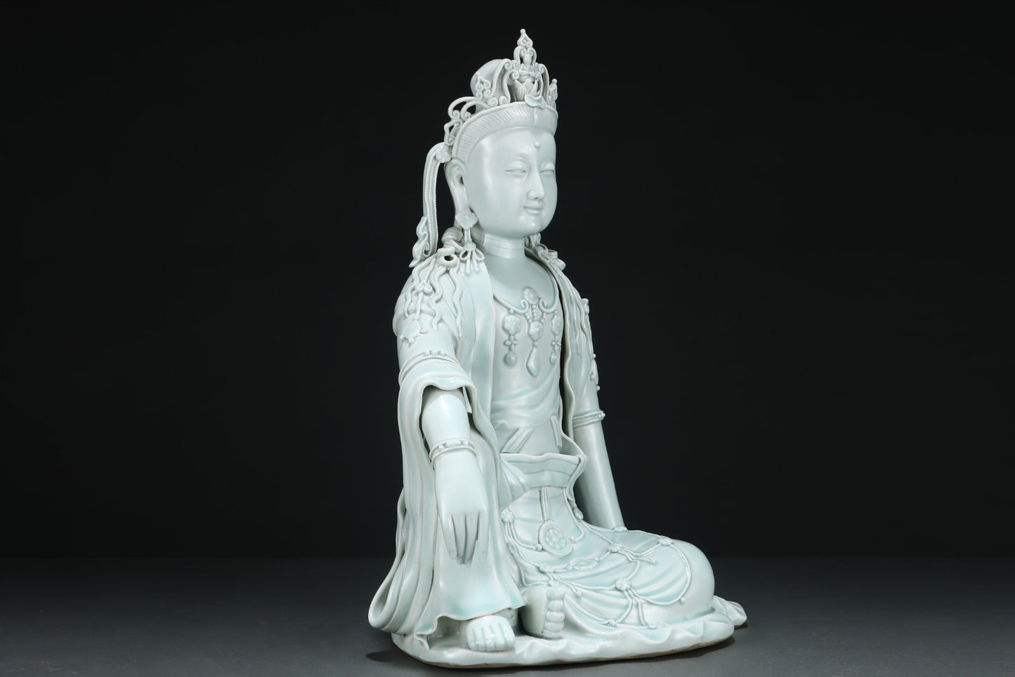 A1555 Chinese Hu Tian Kiln Porcelain Kwan-yin Statue