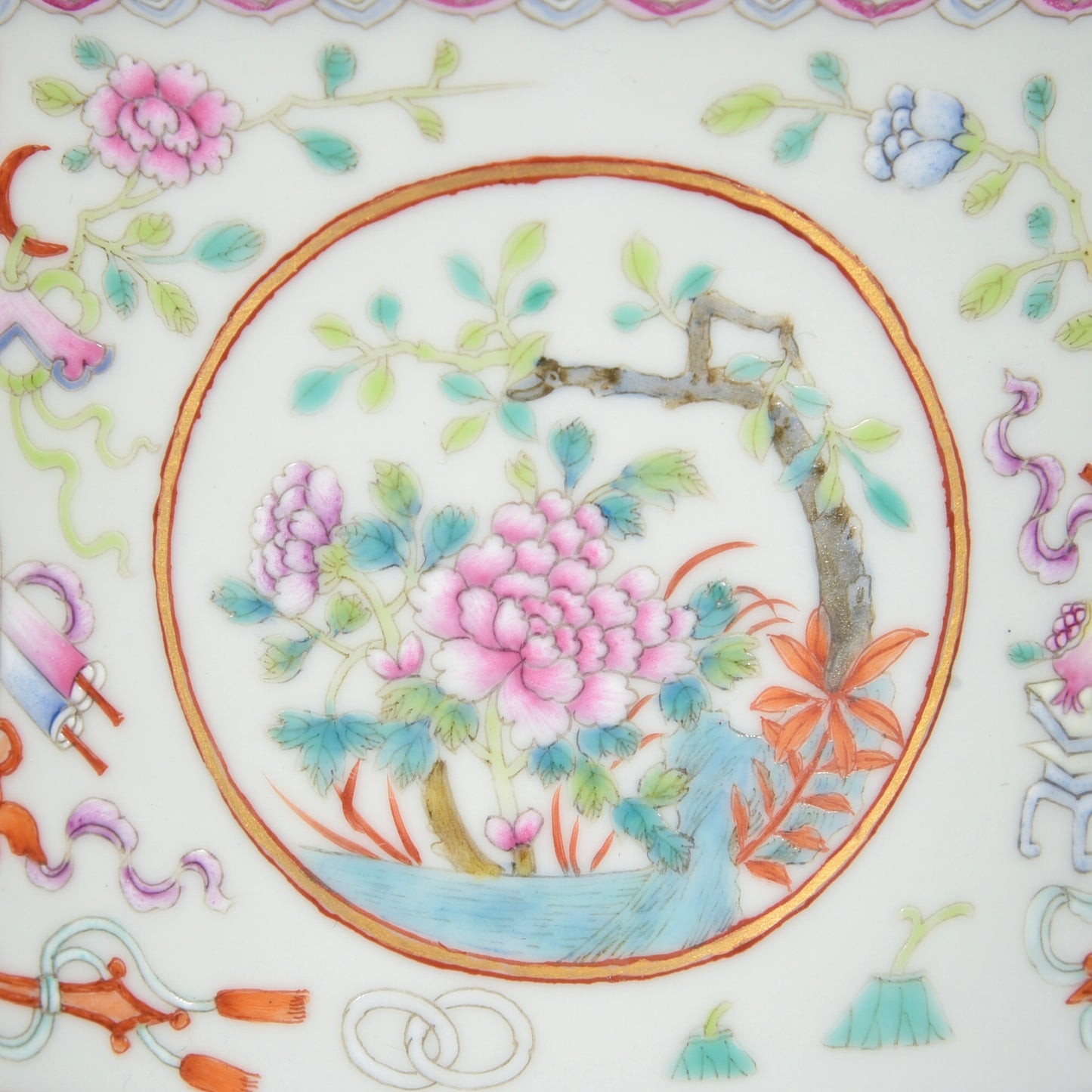 A1597 Chinese Qing Dynasty Gilt Edge Famille Rose Flowers Design Porcelain Bowl