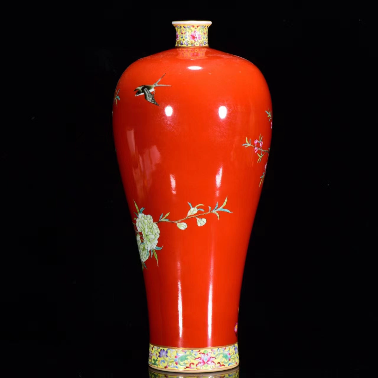 A1612 Chinese Qing Dynasty Gilt Edge Red Glaze Famille Rose Flowers Bird Design Porcelain Vase