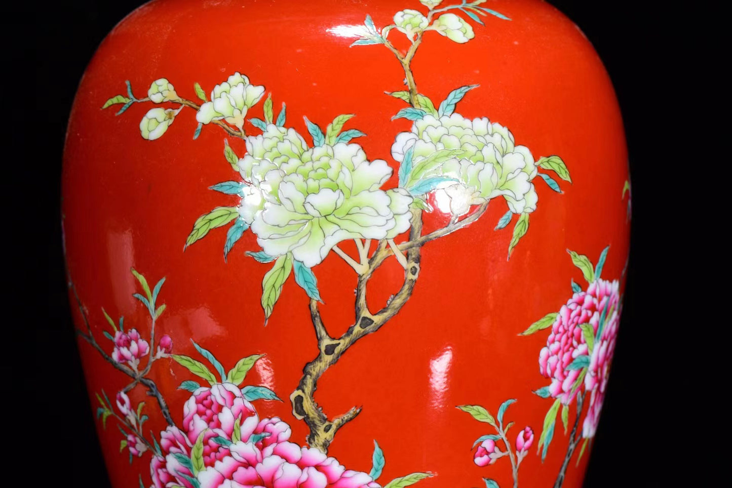 A1612 Chinese Qing Dynasty Gilt Edge Red Glaze Famille Rose Flowers Bird Design Porcelain Vase