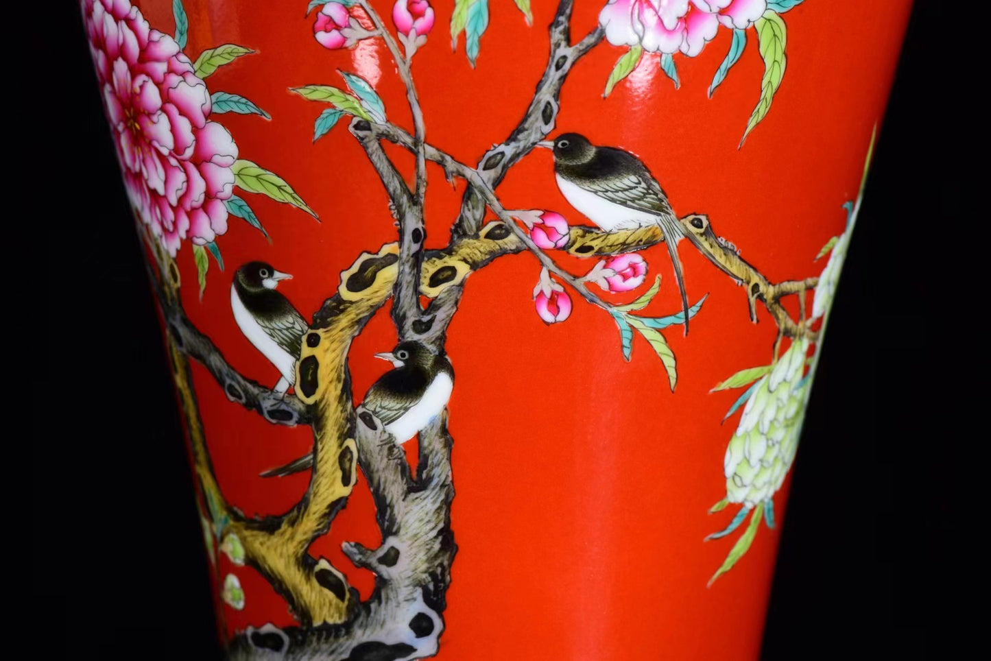 A1612 Chinese Qing Dynasty Gilt Edge Red Glaze Famille Rose Flowers Bird Design Porcelain Vase