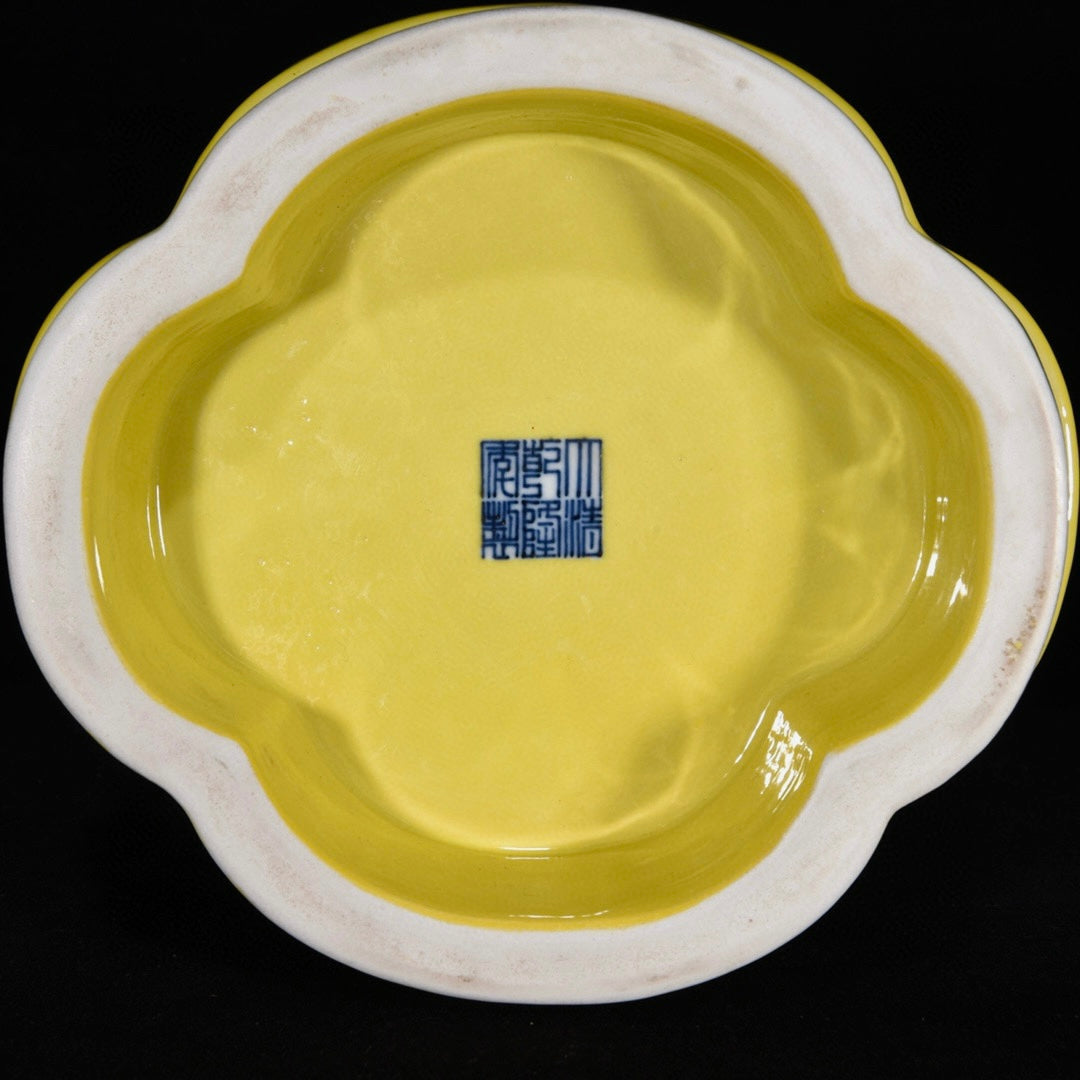A1618 Chinese Yellow Glase Blue And White Porcelain Vase