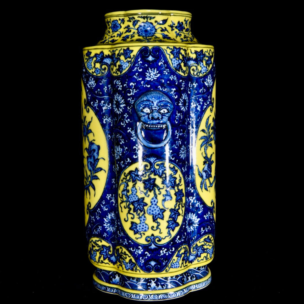 A1618 Chinese Yellow Glase Blue And White Porcelain Vase