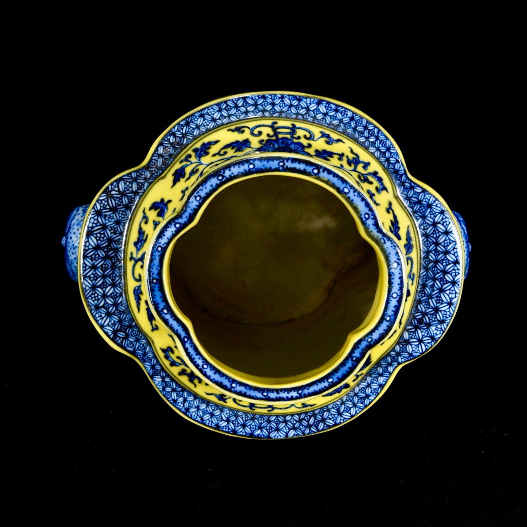 A1618 Chinese Yellow Glase Blue And White Porcelain Vase