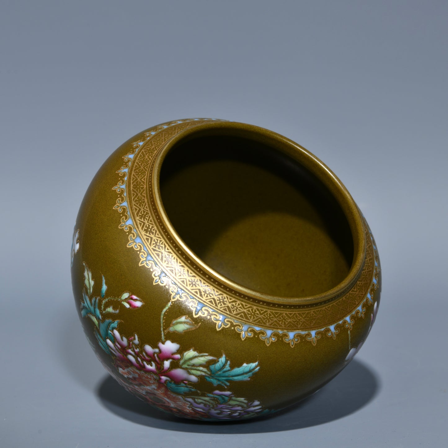 A1625 Chinese Qing Dynasty Gilt Edge Tea Dust Glaze Famille Rose Flowers Design Porcelain Brush Washer
