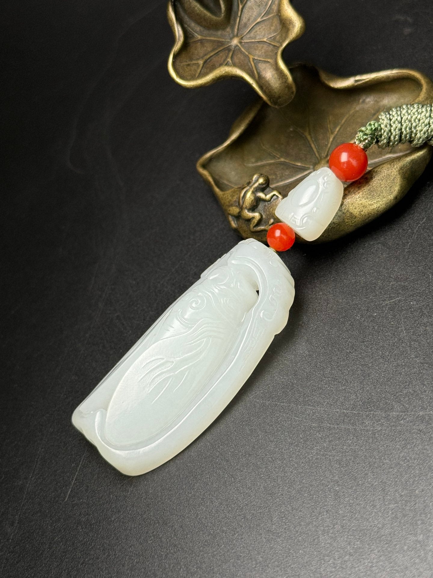 A1628 Superb Chinese White Hetian Jade Fortune Cicada Pendant