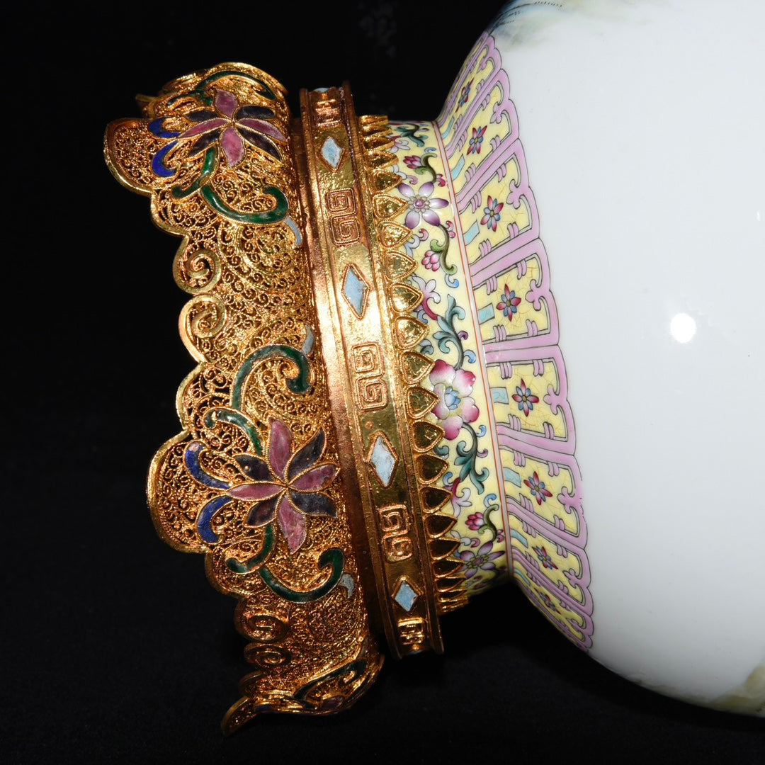 A1630 Chinese Qing Dynasty Famille Rose Enamel Flowers Bird Design Porcelain Jar w Gold Wire Enamel Base