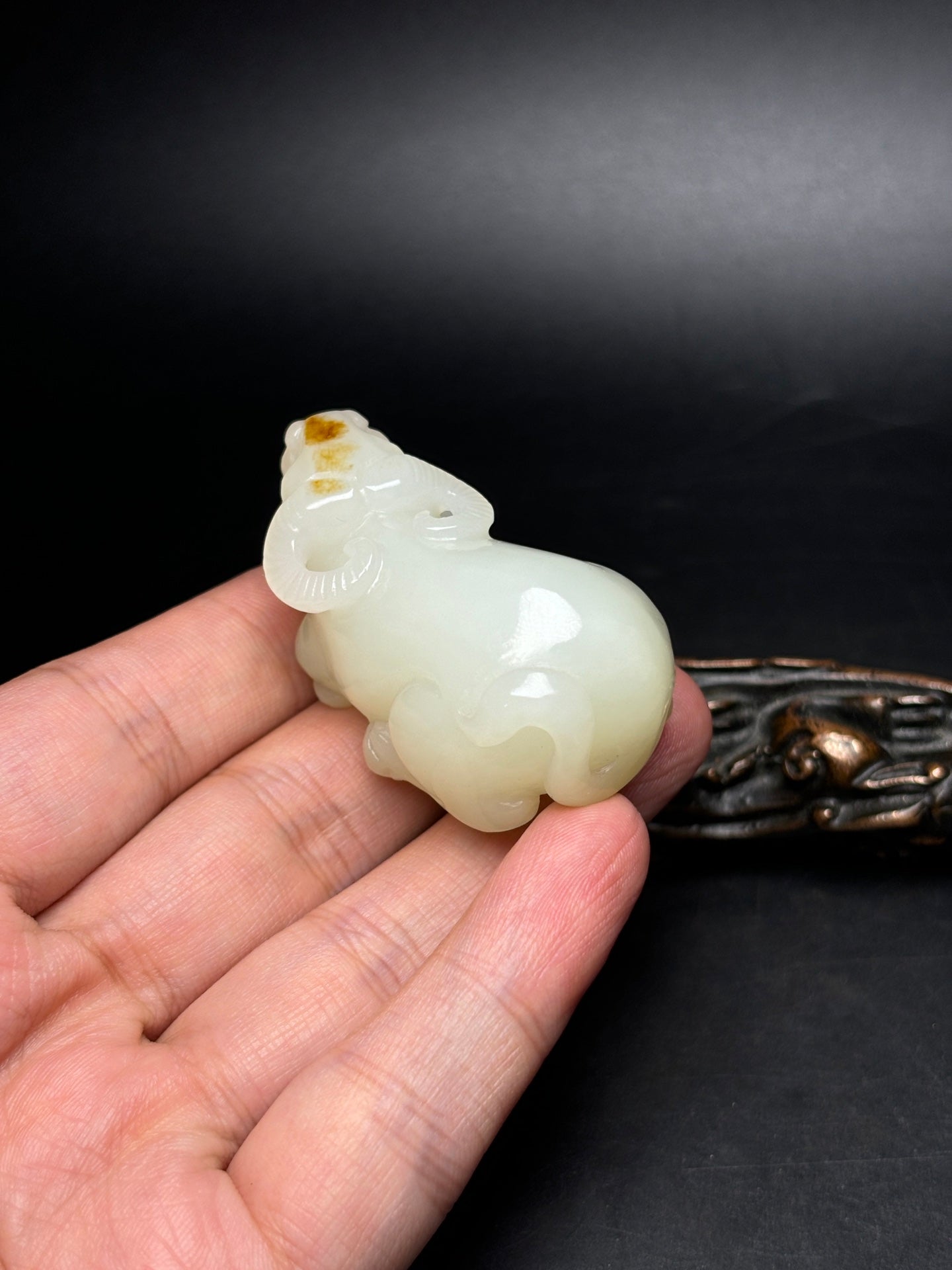 A1636 Superb Chinese Hetian Jade Carved Fortune Ox Pendant