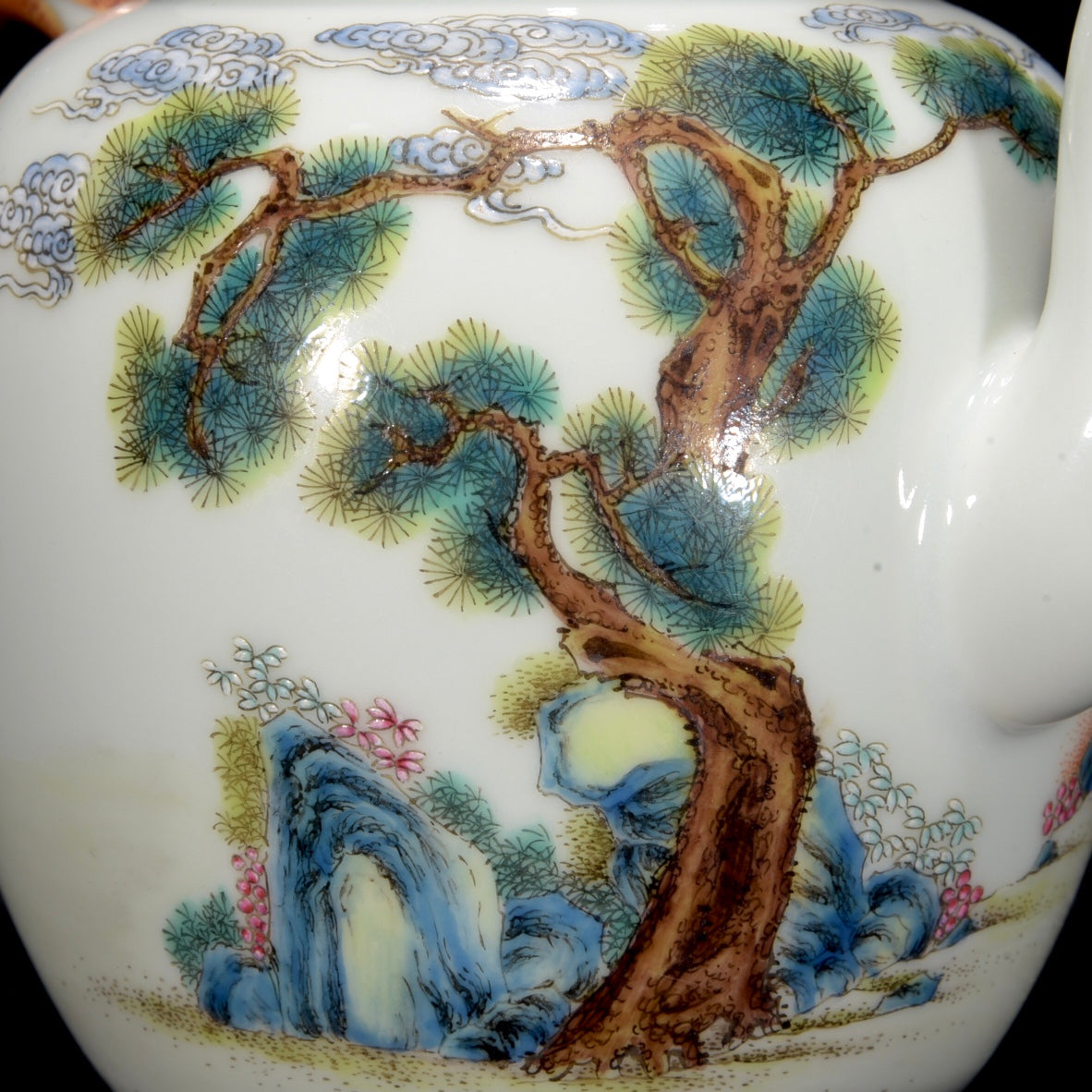 A1637 Chinese Qing Dynasty Gilt Edge Famille Rose Figure Design Porcelain Teapot