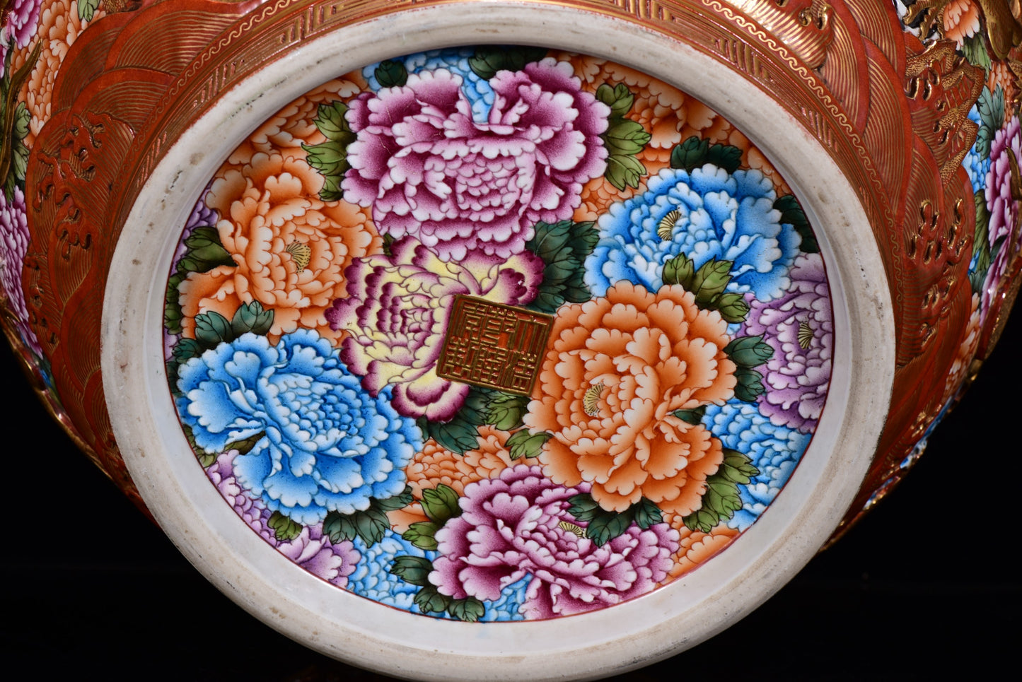 A1647 Chinese Qing Dynasty Gilt Gold Famille Rose Enamel Low Relief Fortune Dragon Design Porcelain Jar