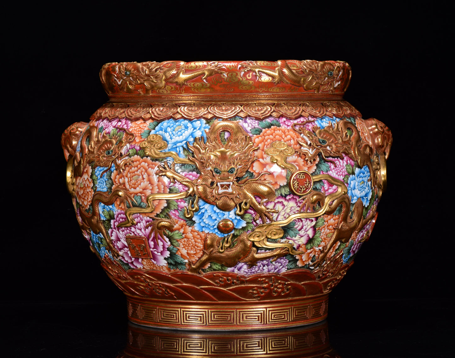 A1647 Chinese Qing Dynasty Gilt Gold Famille Rose Enamel Low Relief Fortune Dragon Design Porcelain Jar