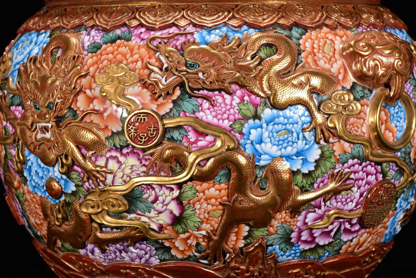 A1647 Chinese Qing Dynasty Gilt Gold Famille Rose Enamel Low Relief Fortune Dragon Design Porcelain Jar