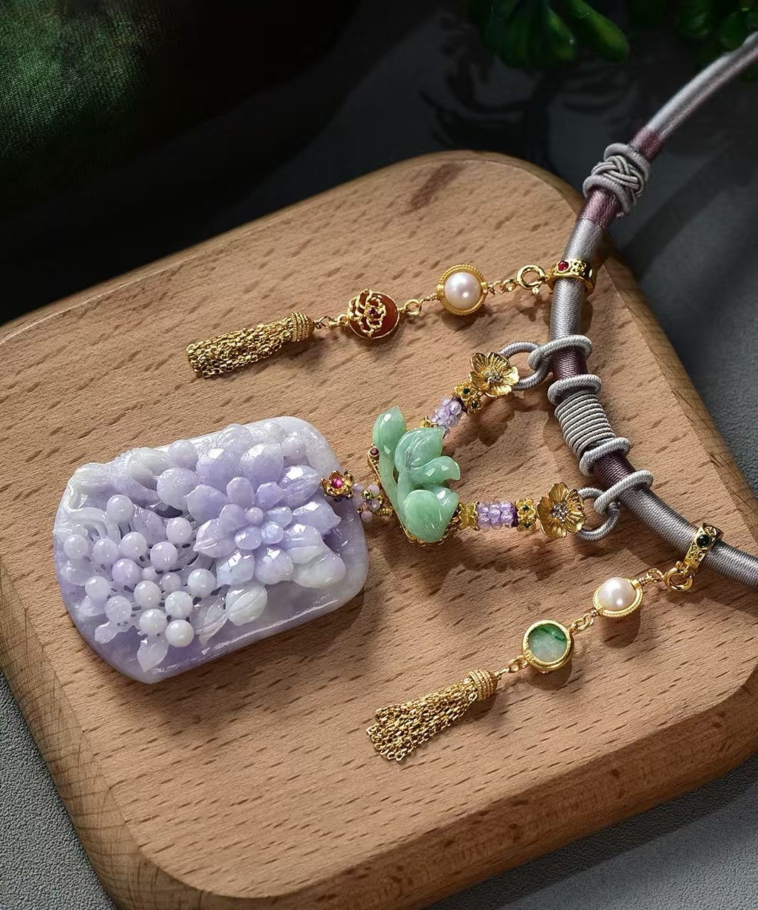 A1655 Exquisite Jadeite Carved Flower Pendant w Hand Woven Beads Necklace
