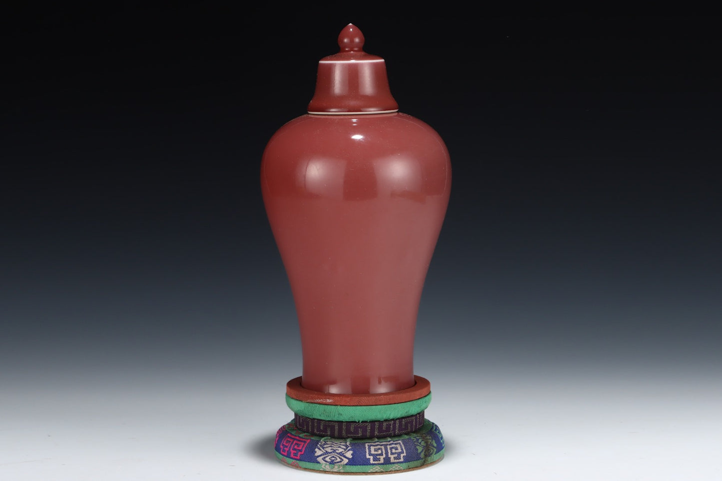 A1682 Chinese Red Glaze Porcelain Pot