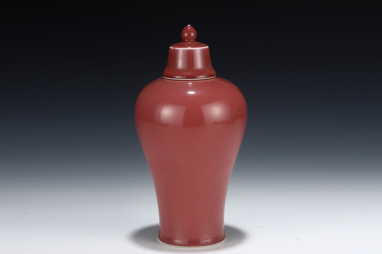 A1682 Chinese Red Glaze Porcelain Pot