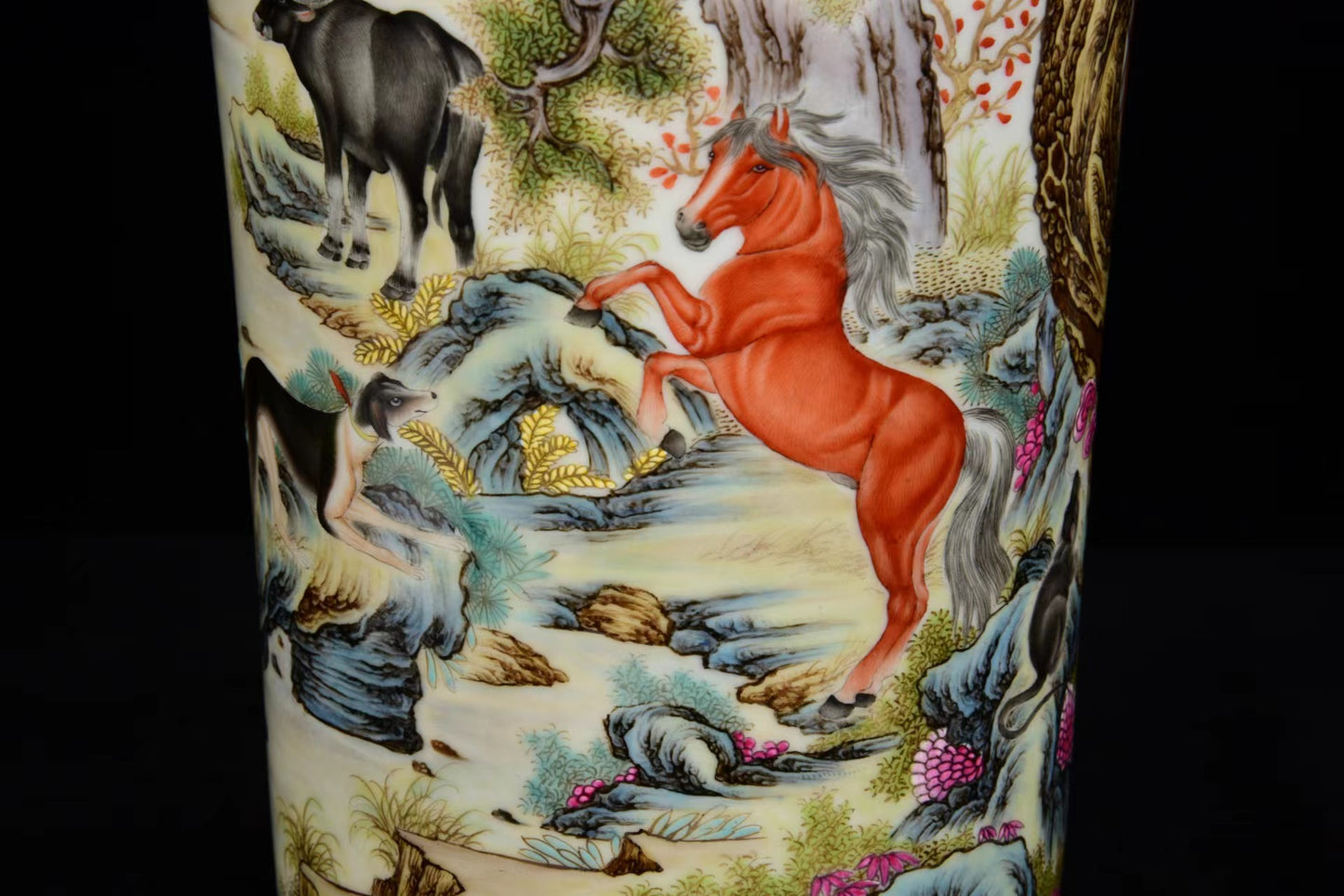 A1687 Chinese Qing Dynasty Famille Rose Tiger & Horse Design Porcelain Vase